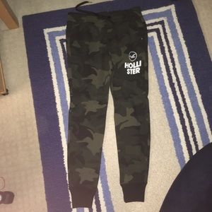 BRAND NEW Hollister Joggers - Camo